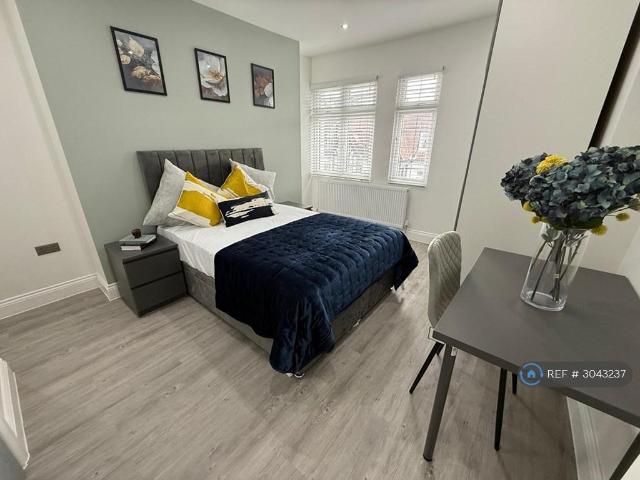 Surbiton Road, Kingston Upon Thames, KT1 1 bed in a house share to rent £1,275 pcm £294 pw