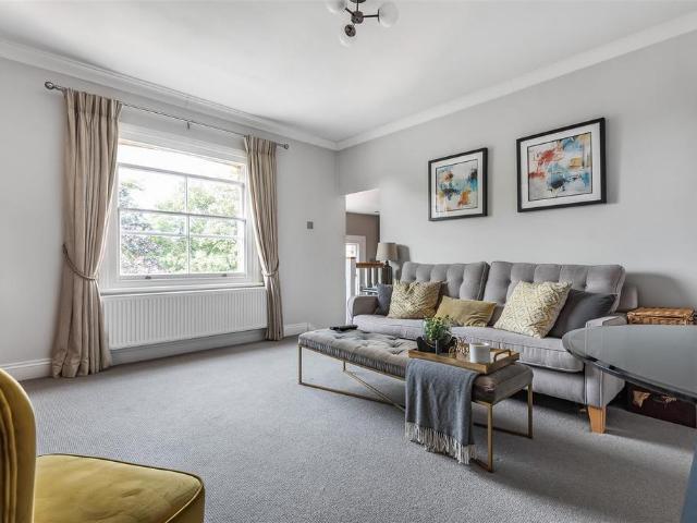 Surbiton Road, Kingston Upon Thames KT1 2 bed flat to rent £2,150 pcm £496 pw