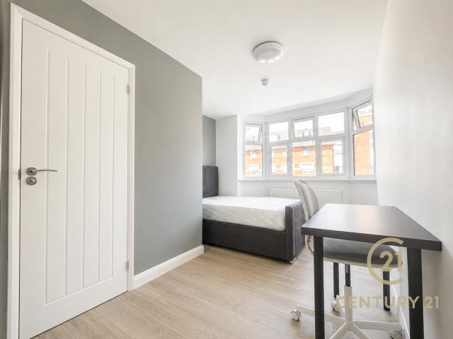 Surbiton Road, Kingston upon Thames, KT1 Century 21 United Kingdom