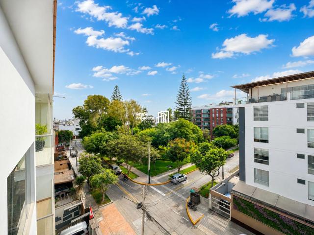 Surco 193 mts 04 Dormitorios Vista a parque 02 Cocheras