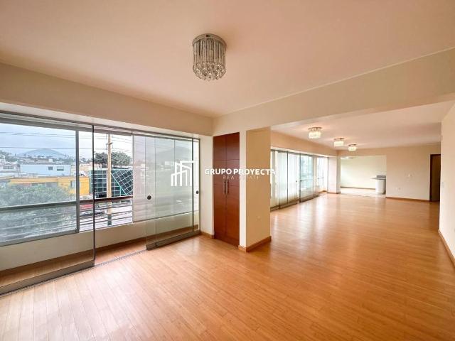 Surco Departamento de 200 m 4 Dorm. 4 Baños Cochera + Deposito