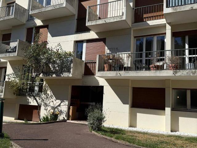 SURESNES 2 PIECES 60 M2 REFAIT NEUF AVEC PARKING