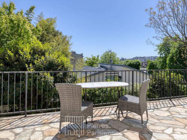 SURESNES | EXCLUSIVITÉ BELLES PIERRES PARISIENNES | MAISON FAMILIALE NON MITOYENNE | 308 m2 AU SOL | JARDIN |