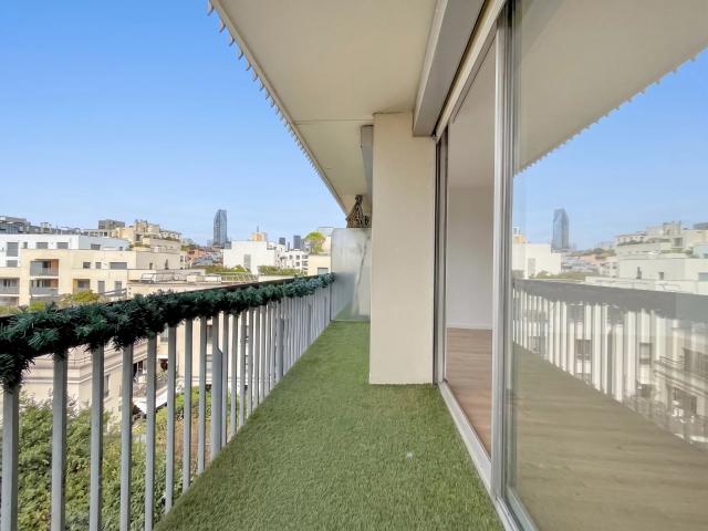 Suresnes/Carnot Gambetta Appartement 4 pièces, balcon, cave et parking