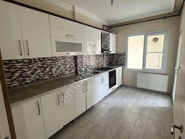 Sürer Emlak`tan Kiralık 2+1 Daire`miz Ara Katta Merkezi Konumda