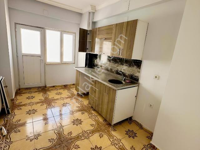 Sürer Emlak`tan Kiralık 2+1 Daire`miz Ara Katta Ve Oturuma Hazır