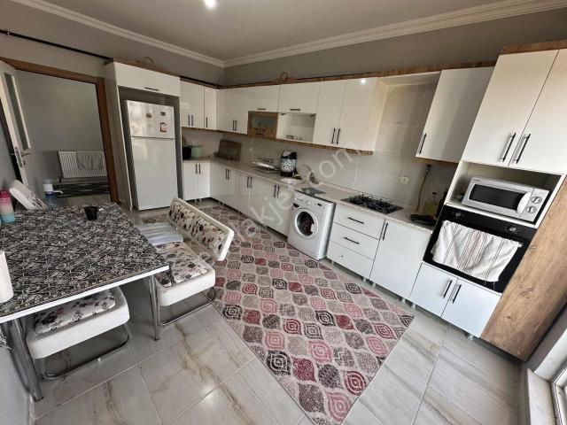 Sürer Emlak`tan Satılık Lüks 4.5+1 Daire`miz Ara Kat Ve Kiracılı