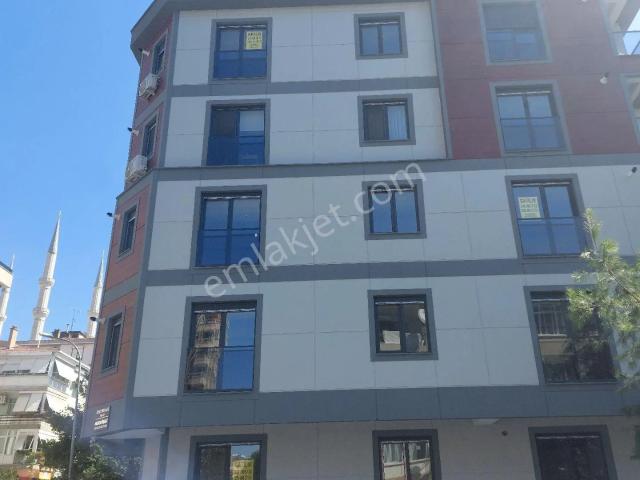 Süreyyaplajında Yeni Sıfır Binada Yüksek Giriş 1+1 Asansör Kombi