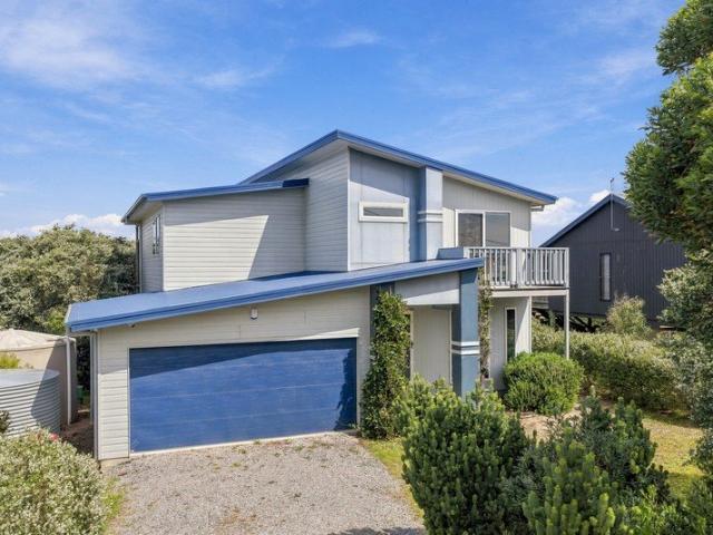 Surf, Sand, and Serenity: Your Ultimate Venus Bay Escape!