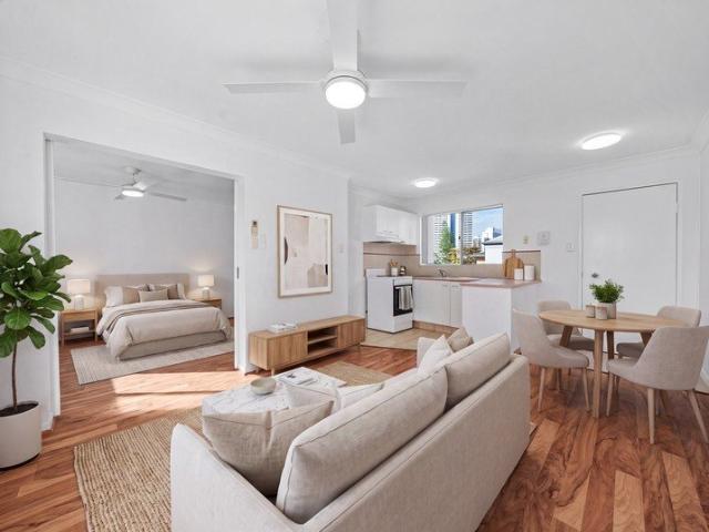 Surfers Paradise Skyline Views | Sunset Views | Move in and Enjoy!