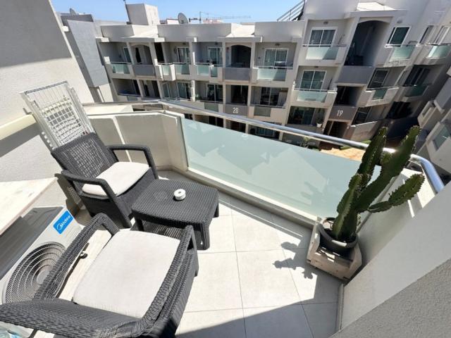 Surfer's view: Pool, AC, WIFI, Terrace and Parkin