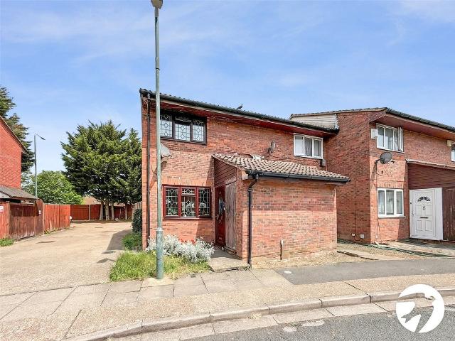 Surlingham Close, London SE28, 2 bed detached house to rent, £1,850 pcm | PrimeLocation