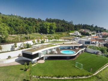 Surpreendente Villa de linhas contemporâneas 883m² Costa
