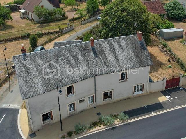 Surprenante maison de caractère à rafraîchir pour un projet familial ou professionnel