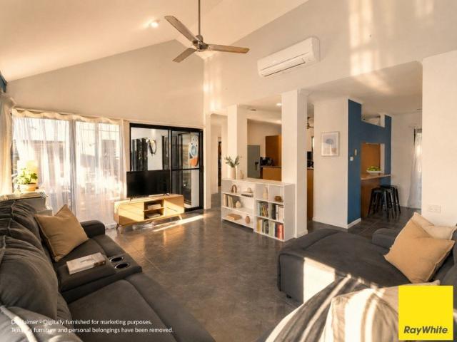 SURPRISING SPACE, EASY LIVING
