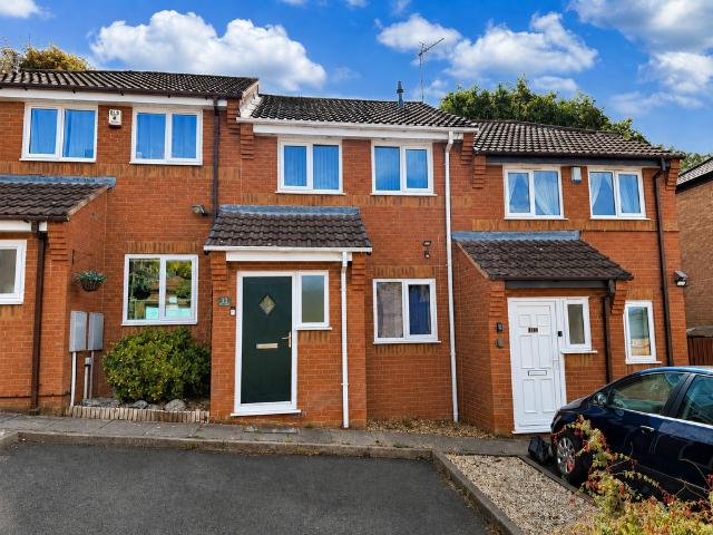 Surrey Drive, Kingswinford DY6 2 bed terraced house to rent £1,000 pcm £231 pw