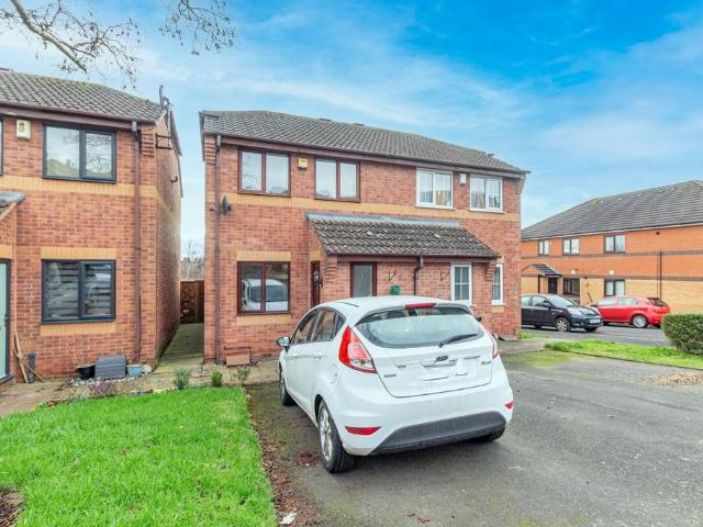 Surrey Drive, Kingswinford 2 bed semi detached house to rent £995 pcm £230 pw