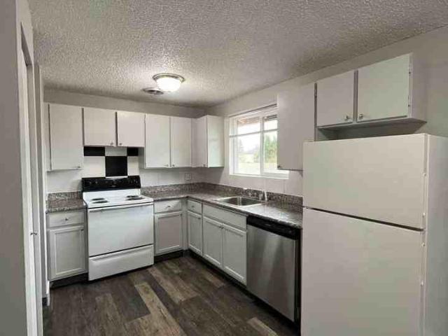 Surrey Square Apartments 1 Bedroom Apartment for Rent at 203 Se 162nd Ave, Gresham, OR 97233 Rockwood