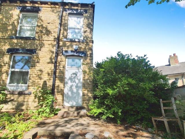 Surrey Street, Batley, West Yorkshire WF17, 2 bed end terrace house to rent, £725 pcm | PrimeLocation