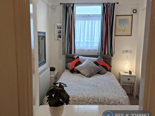 Surrey Street, Littlehampton, BN17 1 bed flat to rent £960 pcm £222 pw