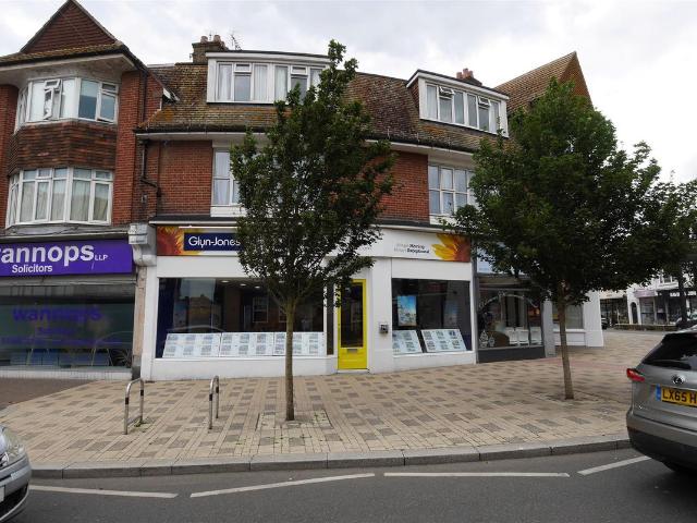 Surrey Street, Littlehampton BN17, 3 bed maisonette to rent, £1,200 pcm | PrimeLocation