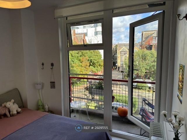 Surrey Quays, London SE16, 1 bed flat to rent, £1,750 pcm | PrimeLocation