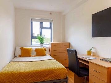 Surrey Quays Landale House, London Has an Apartment