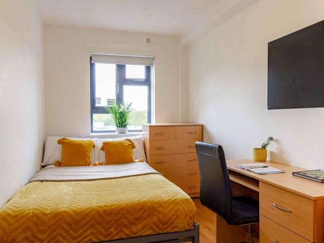 Surrey Quays Landale House, London Has an Apartment