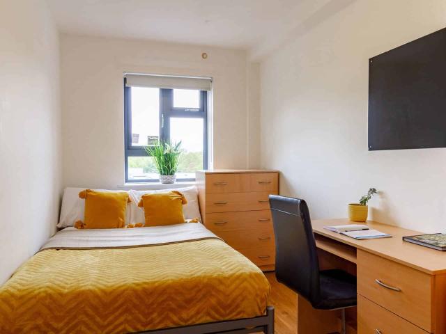 Surrey Quays Landale House, London Has an Apartment