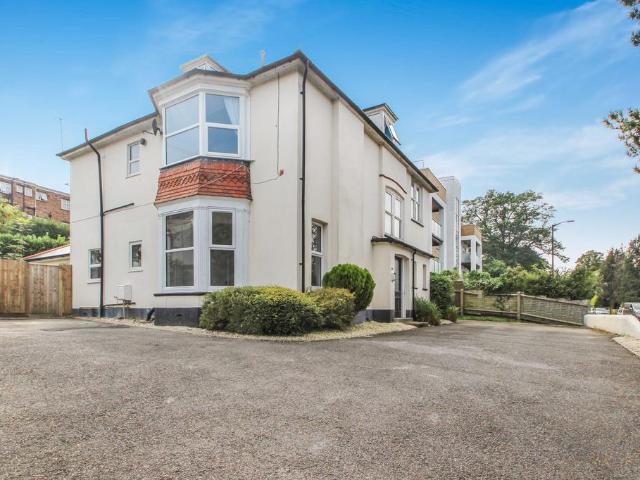 Surrey Road, Bournemouth BH4 3 bed flat to rent £1,400 pcm £323 pw