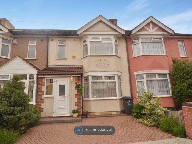 Surrey Road, Dagenham RM10, 4 bed terraced house to rent, £2,950 pcm | PrimeLocation