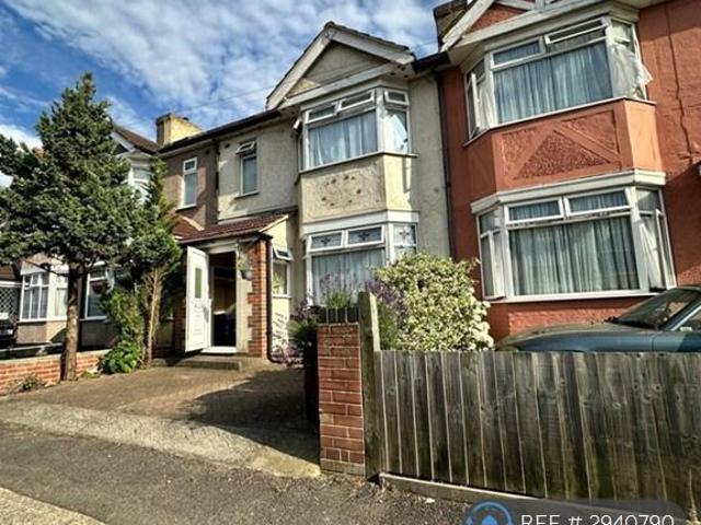 Surrey Road, Dagenham, RM10 4 bed terraced house to rent £2,950 pcm £681 pw
