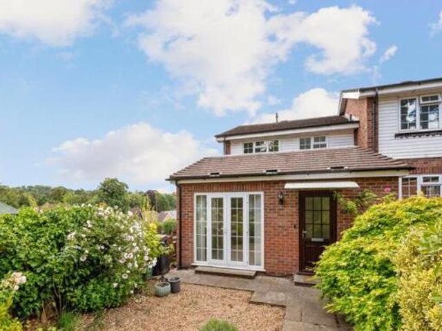 Surrey, Weybridge, 3 Bedroom End