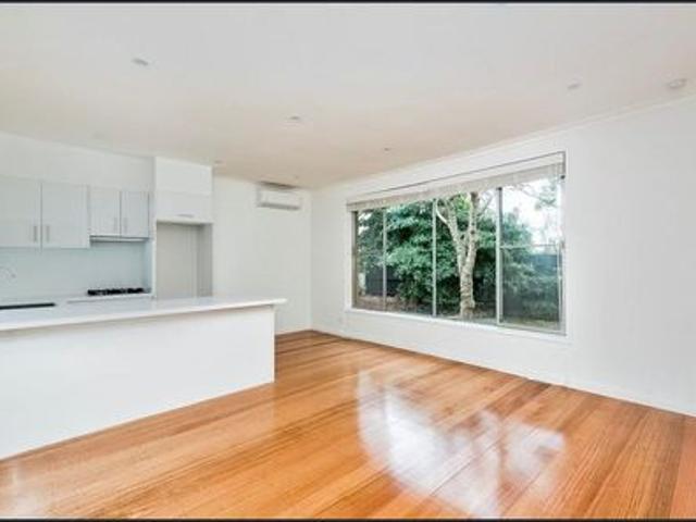 SURROUNDING GARDEN VIEWS