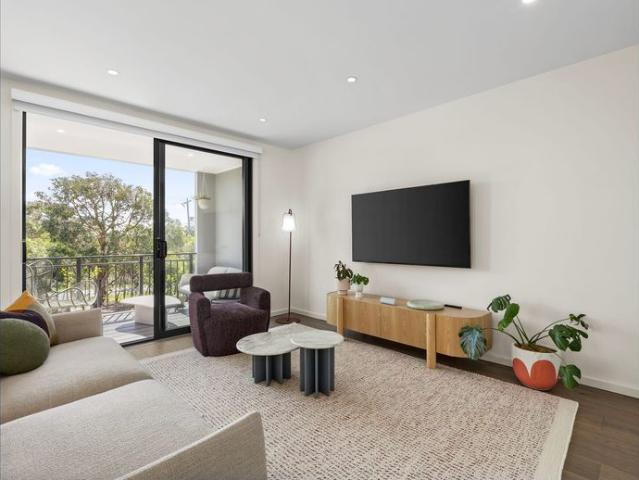 Sustainable Coastal Living with Elevated Style