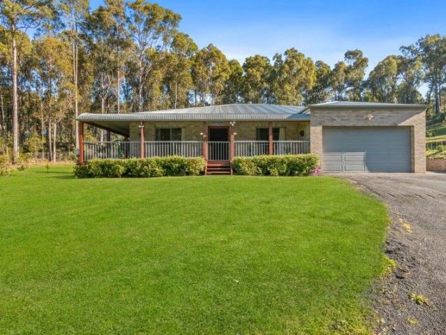 ACRES BY THE BEACH IN ROSEDALE 650m WALK TO THE WATER