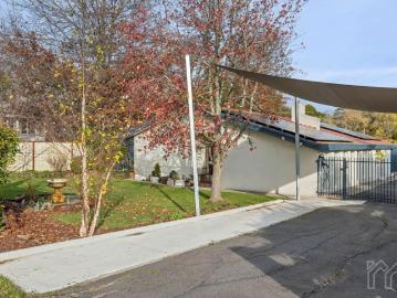 Sustainable Seventies Sophistication in a Premier Kyneton Locale