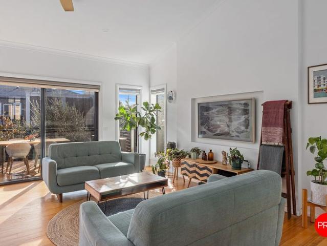 Sustainable Style in the Heart of Castlemaine 4 Bed Passive Solar Home 7.4 Star Energy Rating | 6kW Solar | 32A EV Charger