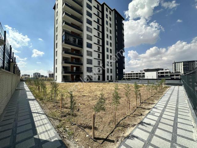 Susuz'da Kapalı Otoparklı Site İçi Satılık Daire 4.5+1