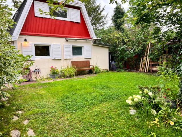 Süßes Holzhaus mit Terrasse und Garten direkt an der Havel – möbliert auf Zeit