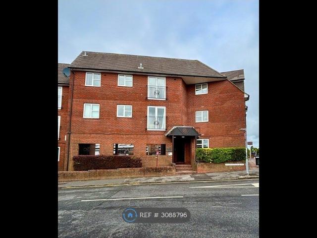 Sussex Court, Hayward's Heath RH16, 1 bed flat to rent, £950 pcm | PrimeLocation