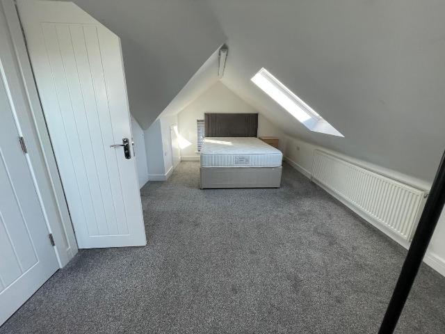 Sussex Avenue, Isleworth TW7, 4 bed flat to rent, £2,750 pcm | PrimeLocation