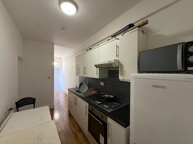 Sussex Avenue, Isleworth TW7 Studio to rent £1,200 pcm £277 pw