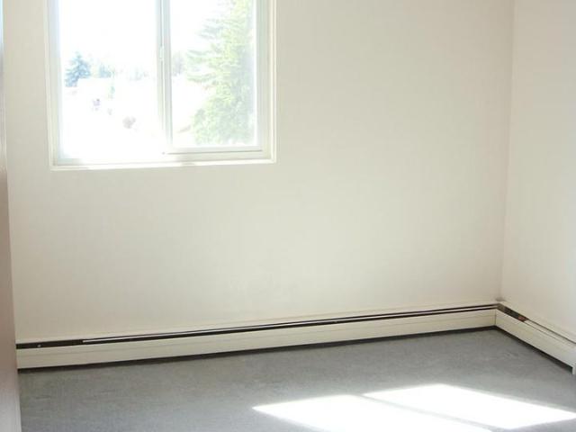Sussex House Apartments 1 Bedroom Apartment for Rent at 2512 Louise St, Saskatoon, SK S7J 0P3 Eastview