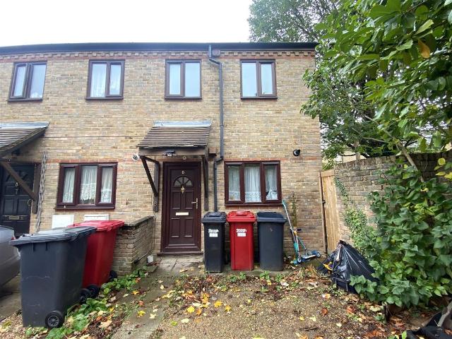 Sussex Place, Slough SL1, 1 bed end terrace house to rent, £1,300 pcm | PrimeLocation