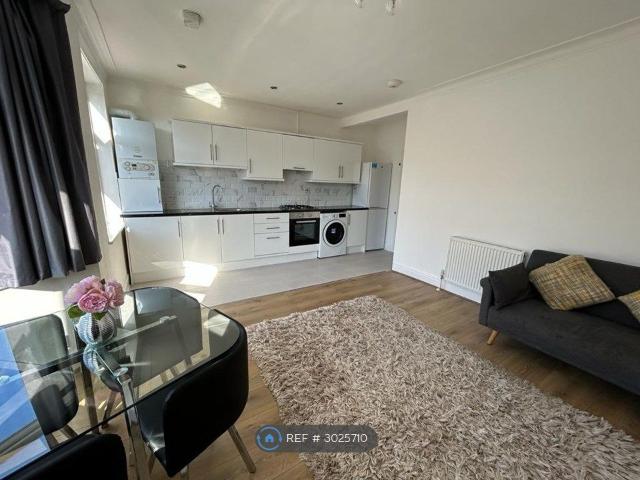 Sussex Road, Harrow HA1, 2 bed flat to rent, £1,700 pcm | PrimeLocation
