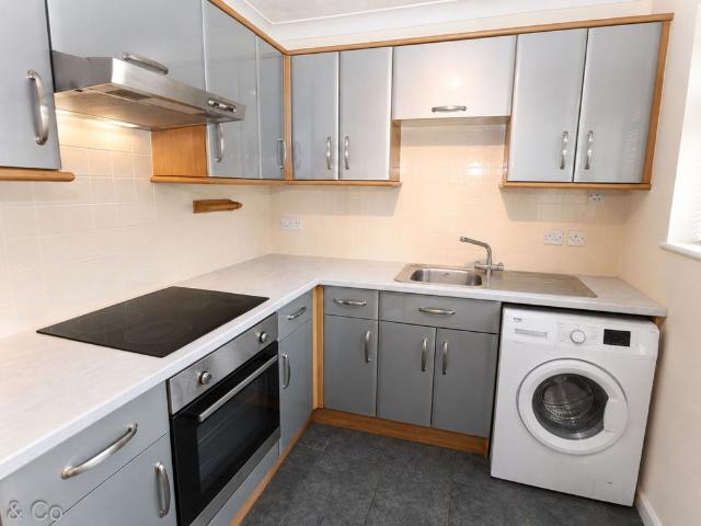 Sussex Road, Haywards Heath RH16, 1 bed flat to rent, £1,100 pcm | PrimeLocation