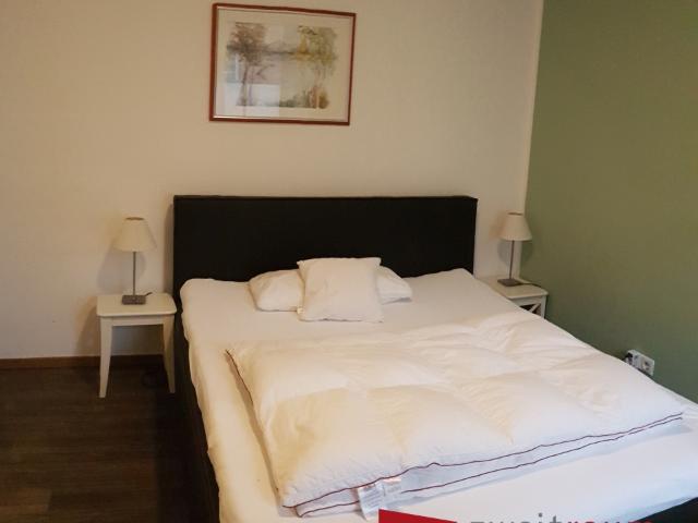 Sutthausen, geschmackvoll eingerichtetes Zimmer in einer Hotel ähnlichen Anlage