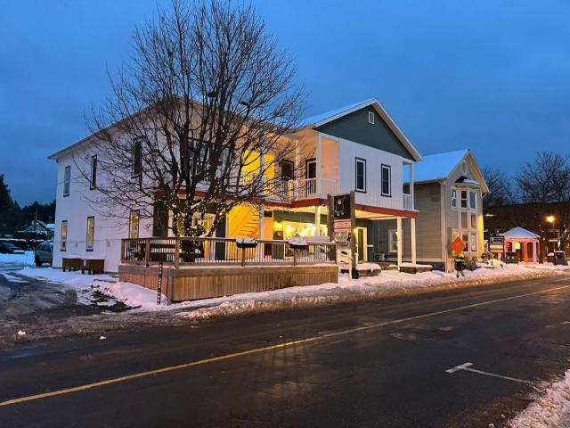 Sutton 4 1/2 Rénové 1 Mois Gratuit