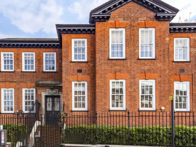 Sutton Court Road, Chiswick W4, 2 bed flat to rent, £3,400 pcm | PrimeLocation